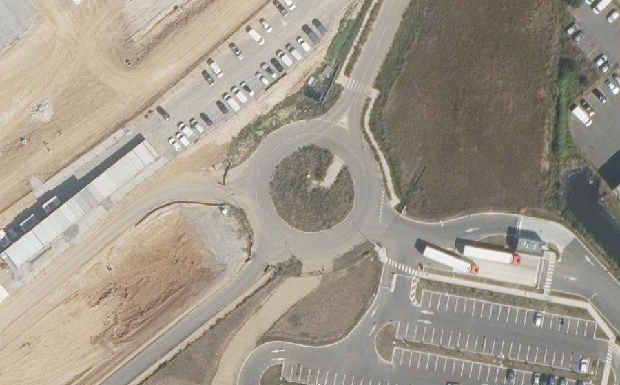 Vue aérienne du Rond-point anonyme n°880677388