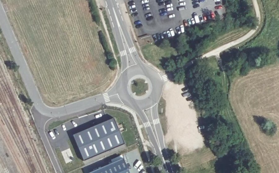 Vue aérienne du Rond-point anonyme n°880813091