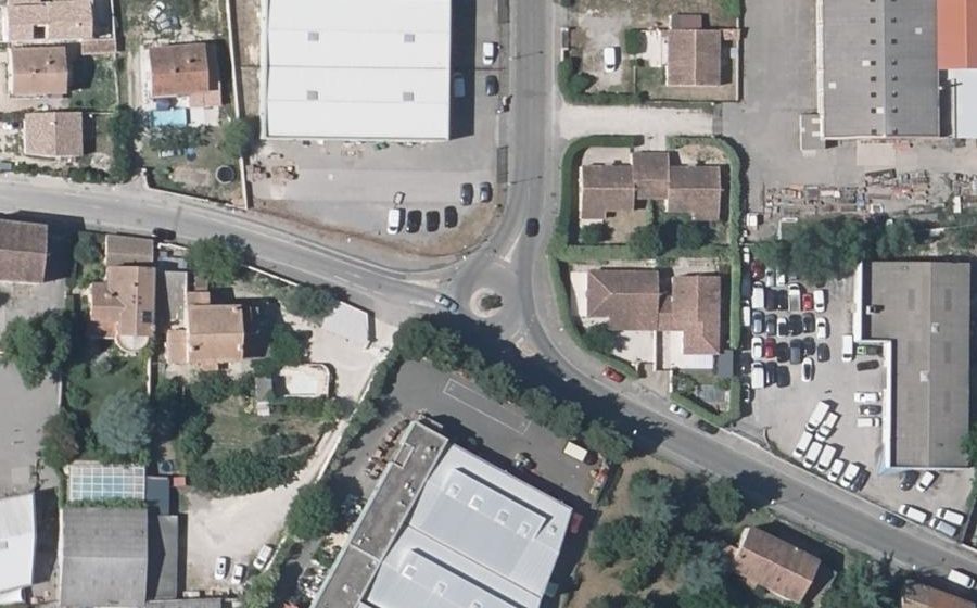 Vue aérienne du Rond-point anonyme n°88087071