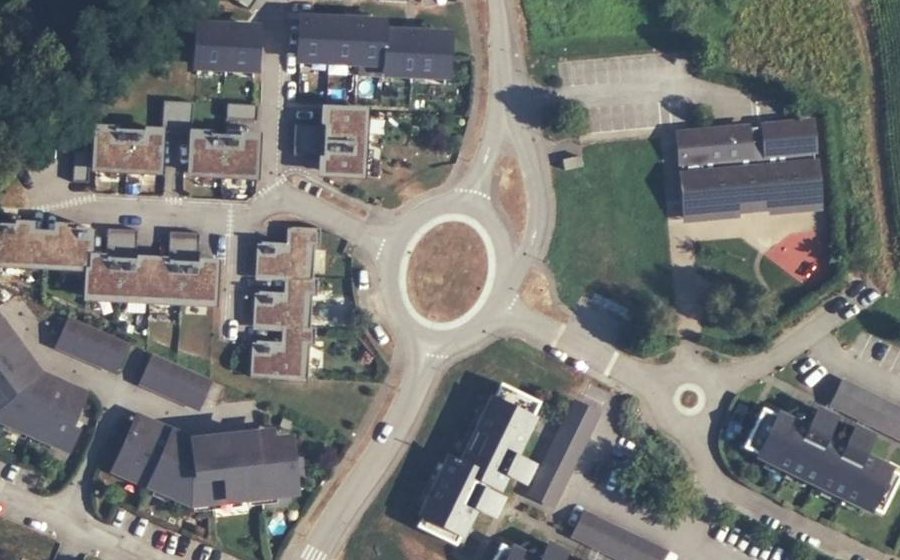 Vue aérienne du Rond-point anonyme n°88120002