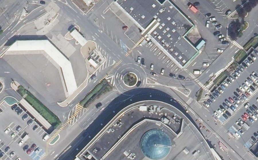Vue aérienne du Rond-point anonyme n°88124962