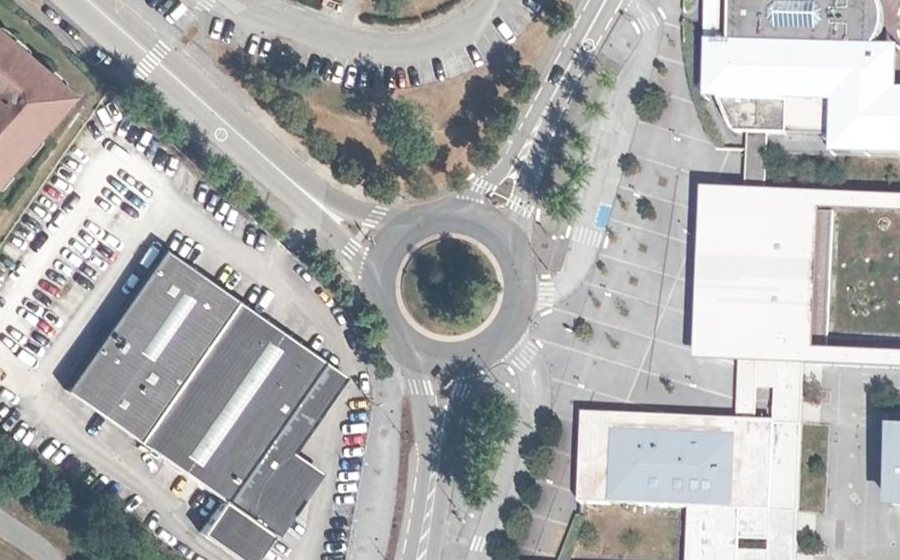 Vue aérienne du Rond-point anonyme n°881301389