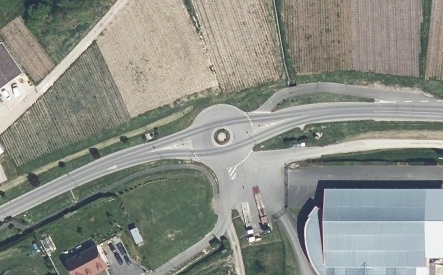 Vue aérienne du Rond-point anonyme n°881314562