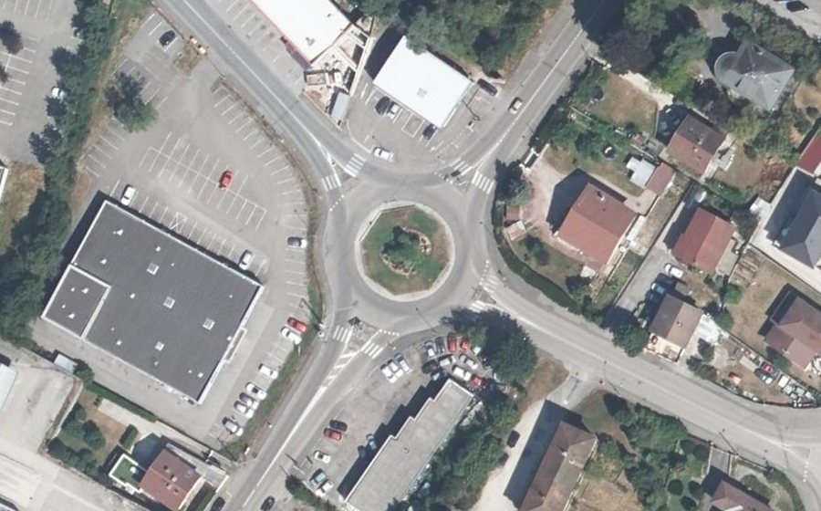 Vue aérienne du Rond-point anonyme n°881403049