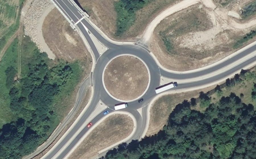 Vue aérienne du Rond-point anonyme n°881485432