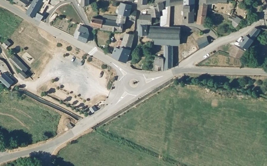 Vue aérienne du Rond-point anonyme n°881494242