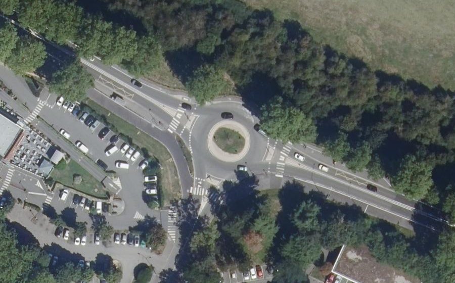 Vue aérienne du Rond-point anonyme n°881607679