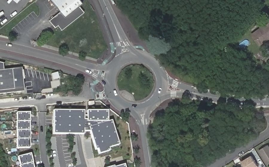 Vue aérienne du Rond-point anonyme n°881627344