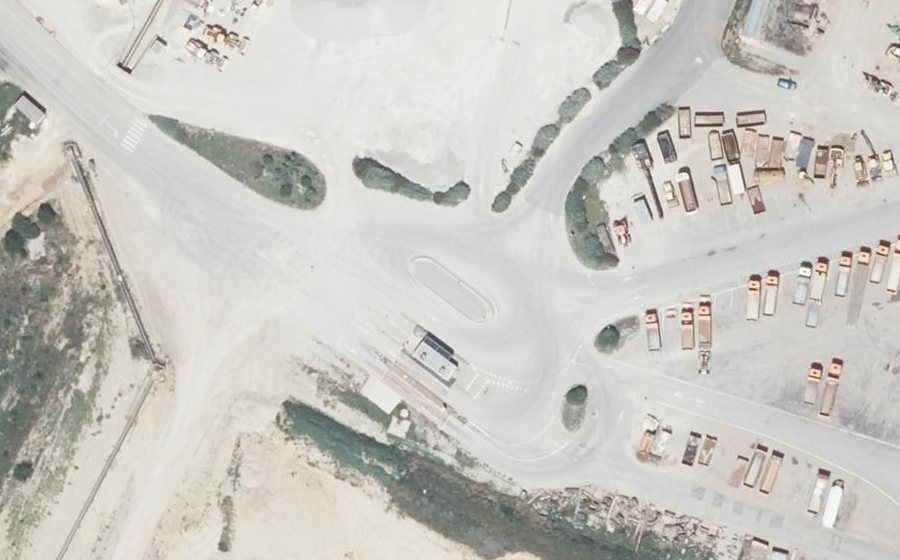 Vue aérienne du Rond-point anonyme n°881666915