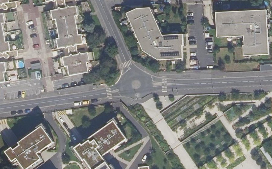 Vue aérienne du Rond-point anonyme n°882073880