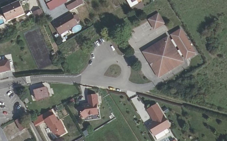 Vue aérienne du Rond-point anonyme n°88227948