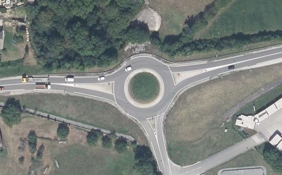 Vue aérienne du Rond-point anonyme n°88229715