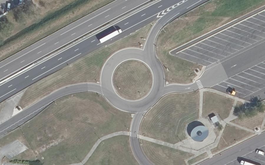 Vue aérienne du Rond-point anonyme n°88247188