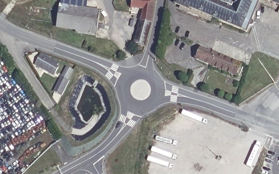 Vue aérienne du Rond-point anonyme n°882477990