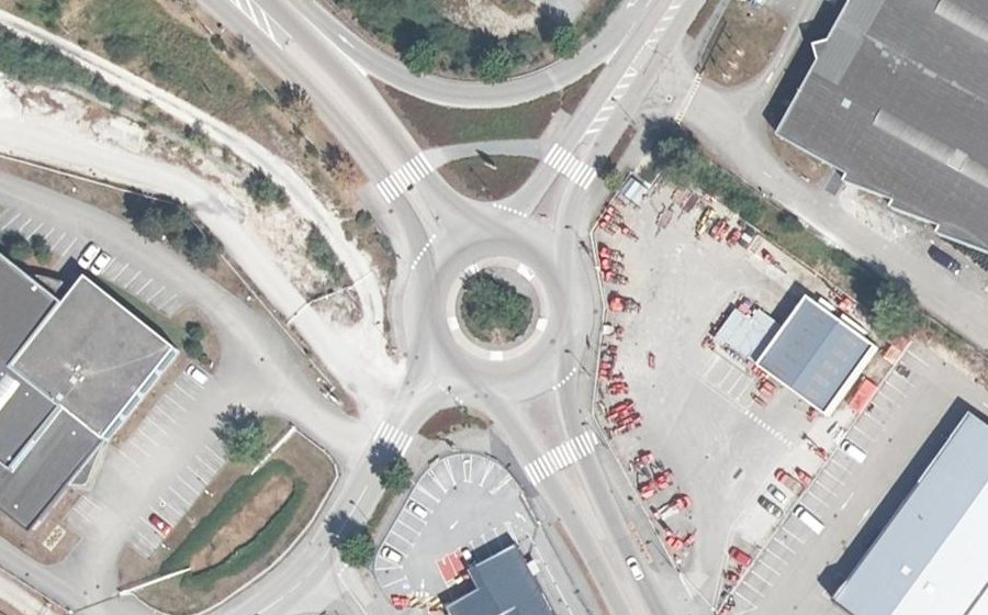 Vue aérienne du Rond-point anonyme n°882543879