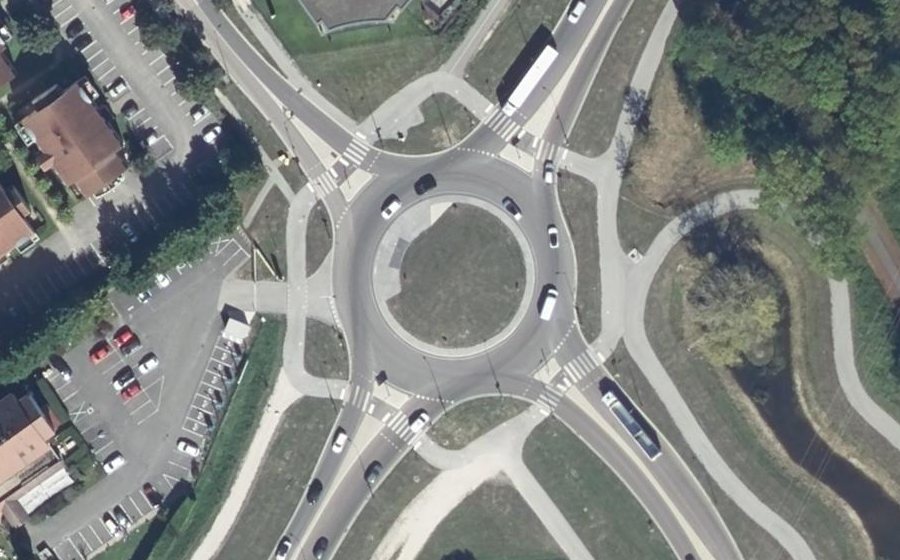 Vue aérienne du Rond-point anonyme n°882566336