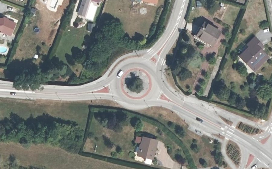 Vue aérienne du Rond-point anonyme n°882571837