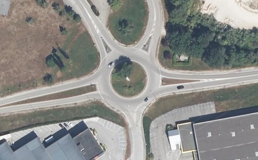 Vue aérienne du Rond-point anonyme n°882571839