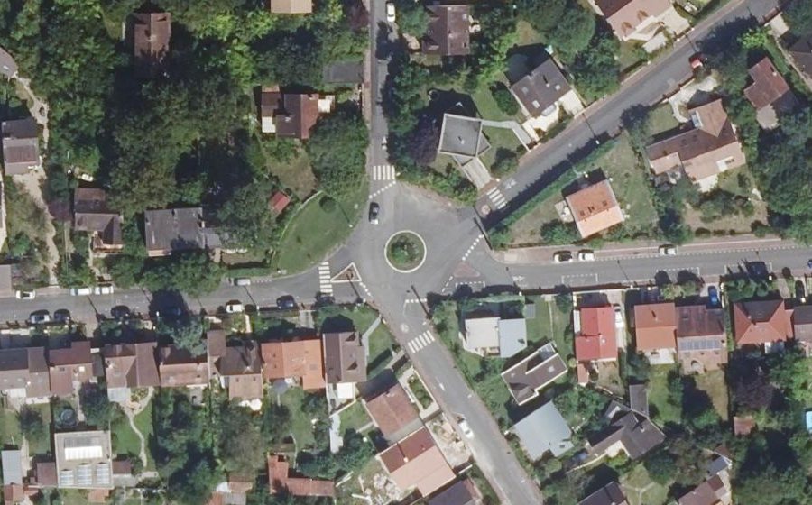 Vue aérienne du Rond-point anonyme n°88273754
