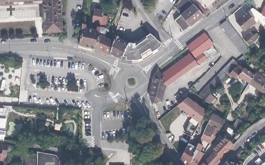 Vue aérienne du Rond-point anonyme n°88275176