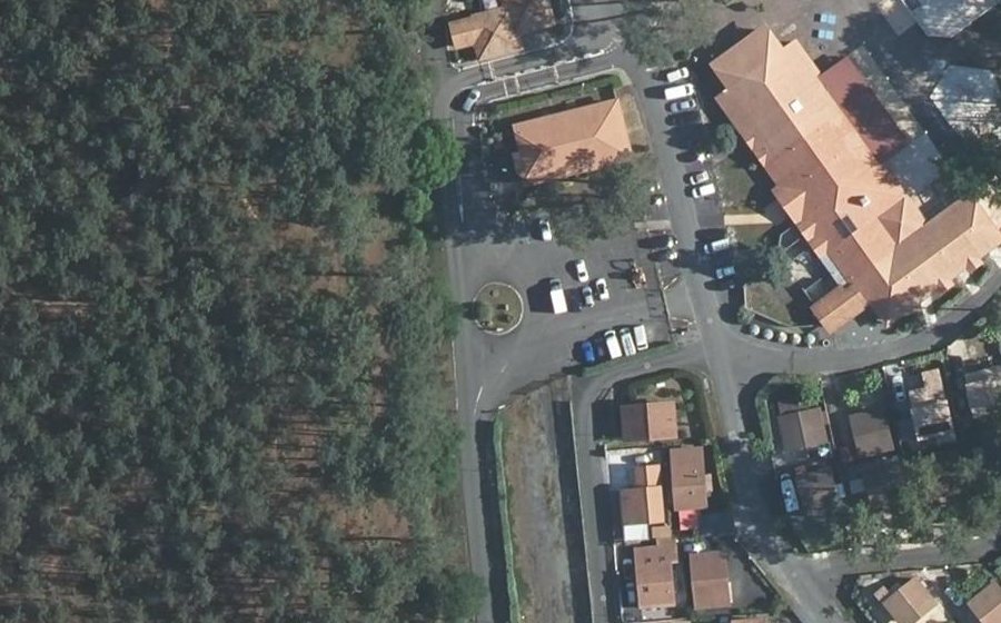 Vue aérienne du Rond-point anonyme n°88376338