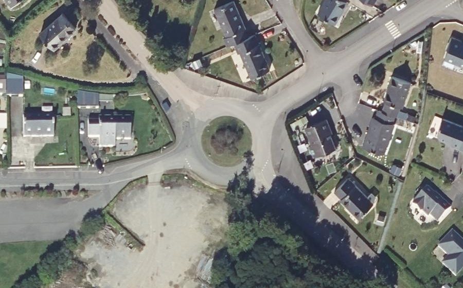 Vue aérienne du Rond-point anonyme n°88383482