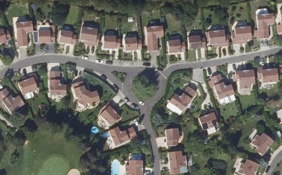 Vue aérienne du Rond-point anonyme n°88383957