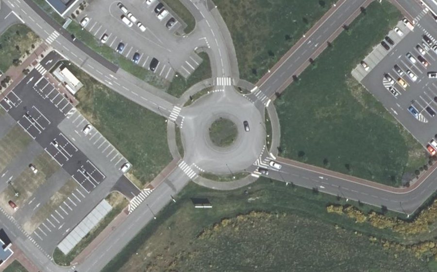 Vue aérienne du Rond-point anonyme n°883884557