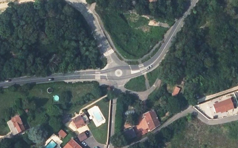 Vue aérienne du Rond-point anonyme n°88391238