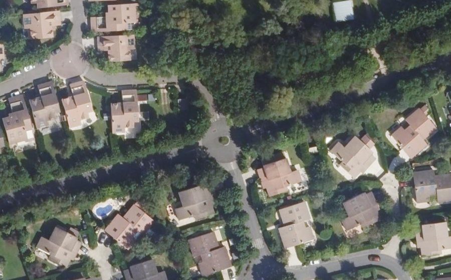 Vue aérienne du Rond-point anonyme n°884306413