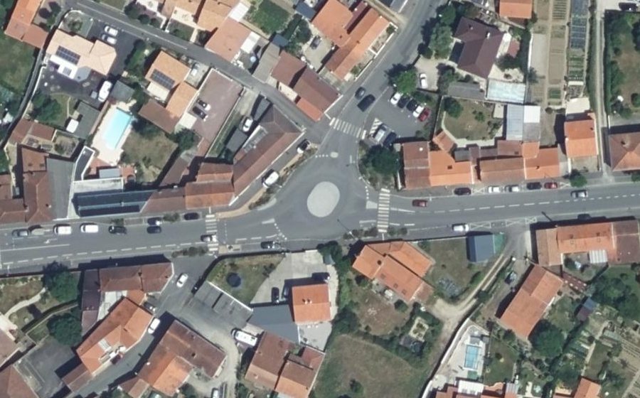 Vue aérienne du Rond-point anonyme n°884335135