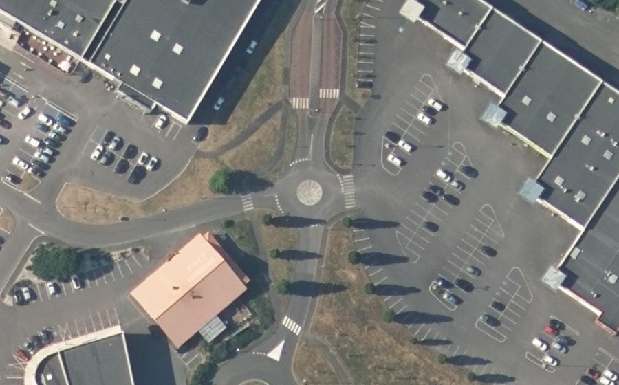 Vue aérienne du Rond-point anonyme n°88449481