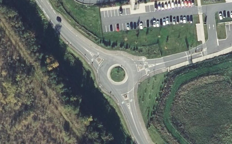 Vue aérienne du Rond-point anonyme n°884511963