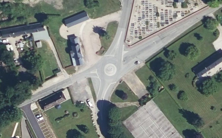 Vue aérienne du Rond-point anonyme n°884855385