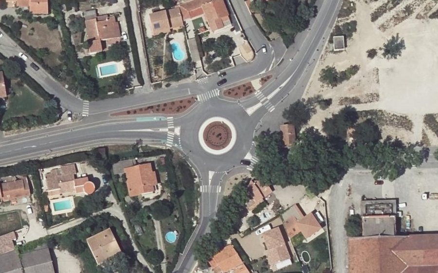 Vue aérienne du Rond-point anonyme n°885315858