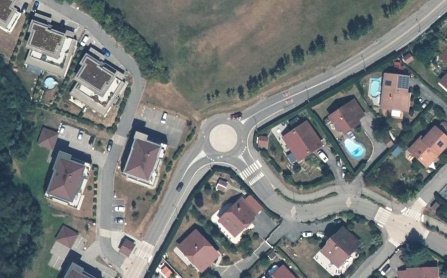 Vue aérienne du Rond-point anonyme n°885682339