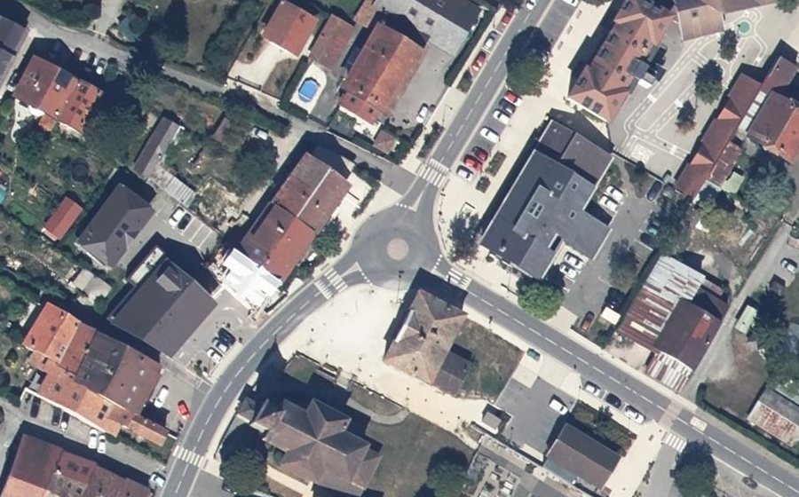 Vue aérienne du Rond-point anonyme n°886342304
