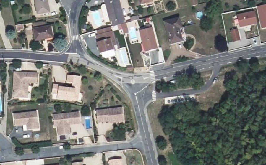 Vue aérienne du Rond-point anonyme n°886503527