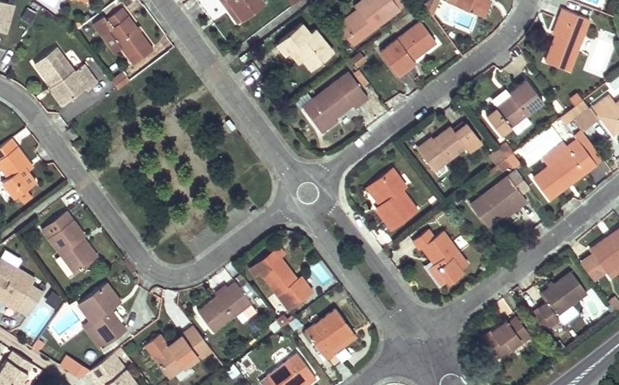 Vue aérienne du Rond-point anonyme n°886553741