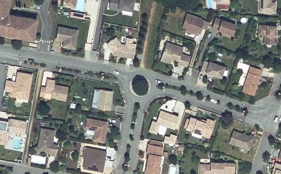 Vue aérienne du Rond-point anonyme n°886559337