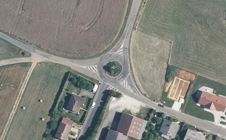 Vue aérienne du Rond-point anonyme n°886720865