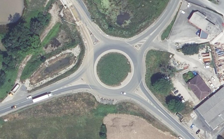 Vue aérienne du Rond-point anonyme n°886726762