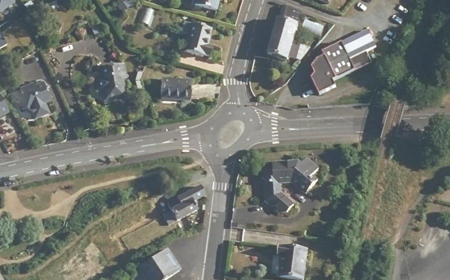 Vue aérienne du Rond-point anonyme n°88694089