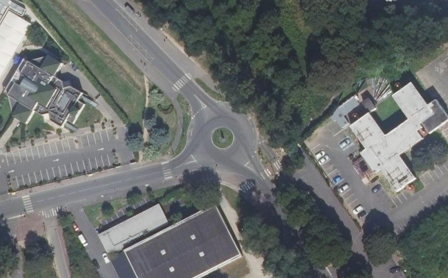 Vue aérienne du Rond-point anonyme n°88695078