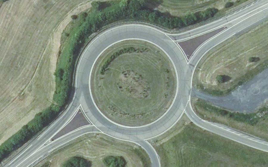 Vue aérienne du Rond-point anonyme n°88696522