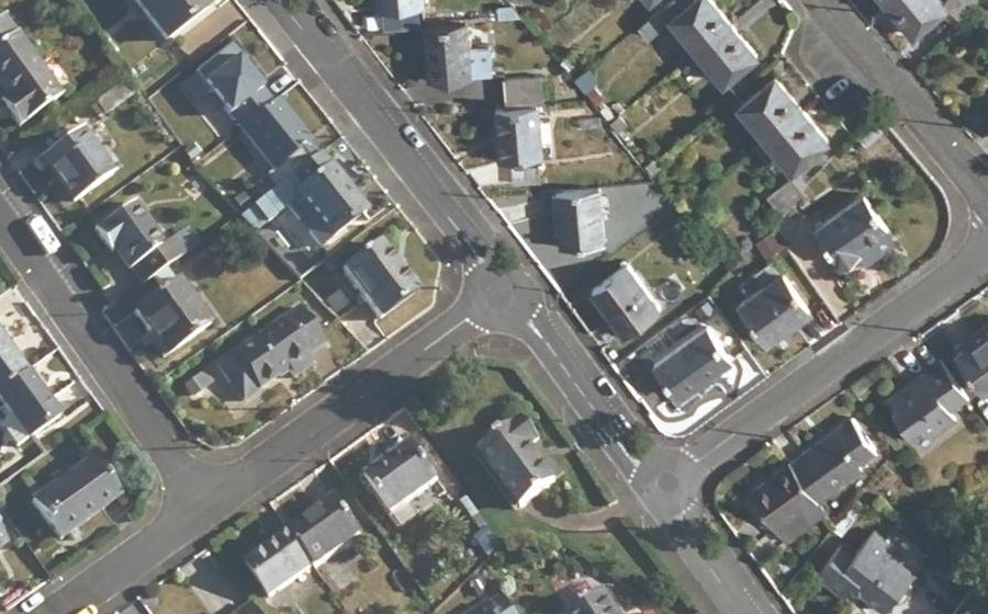 Vue aérienne du Rond-point anonyme n°88697216