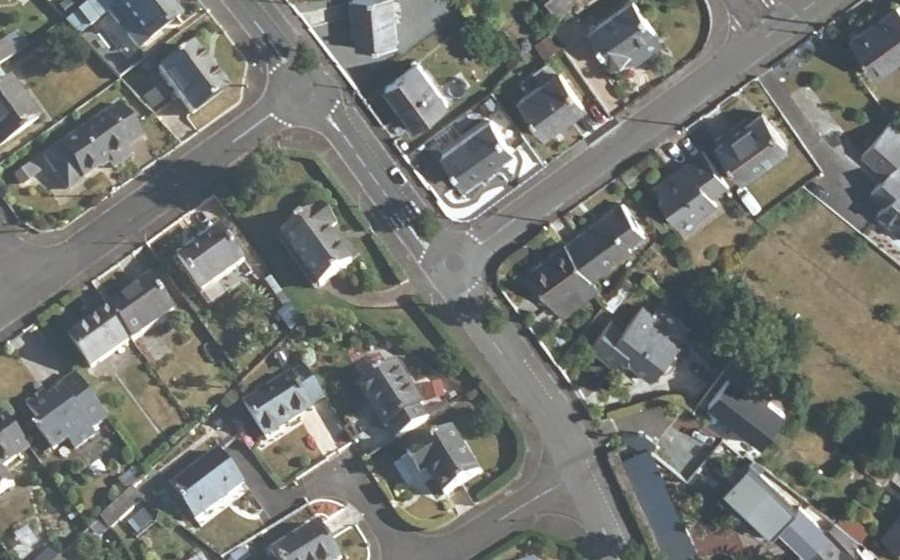 Vue aérienne du Rond-point anonyme n°88697227