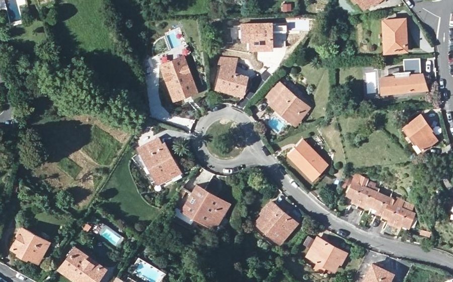 Vue aérienne du Rond-point anonyme n°88715432
