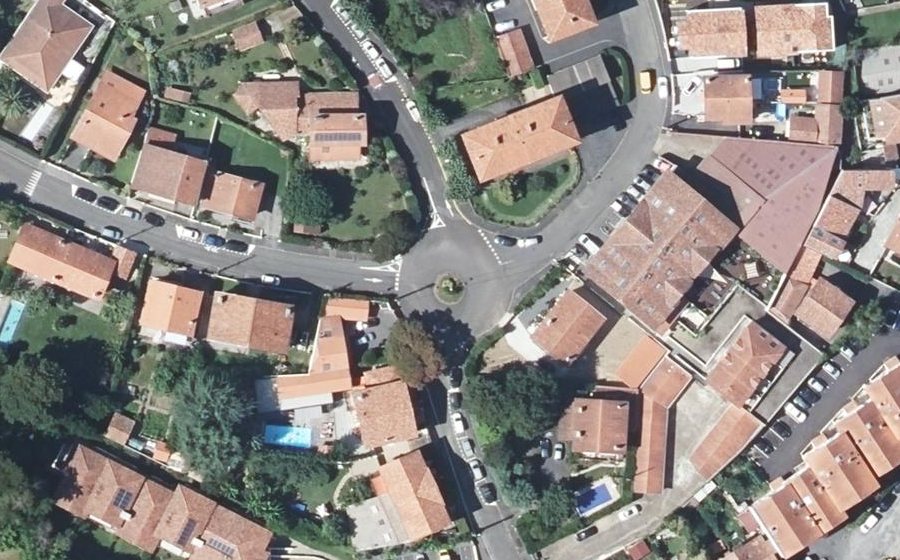 Vue aérienne du Rond-point anonyme n°88716616