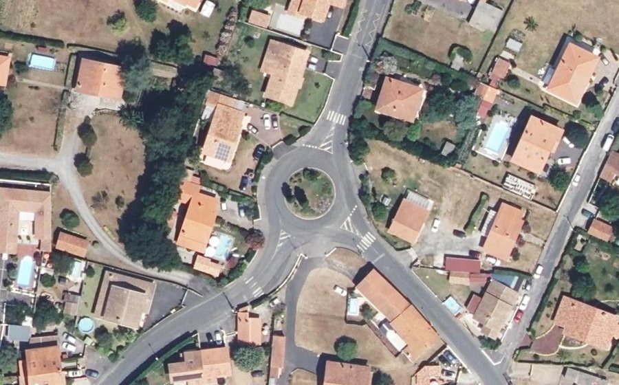 Vue aérienne du Rond-point anonyme n°88722145